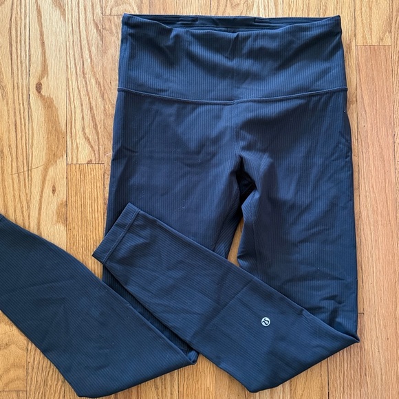 Lululemon sz 8 Wunder Train High-Rise Ribbed Tight 25"
Graphite Grey Leggings - Picture 3 of 13